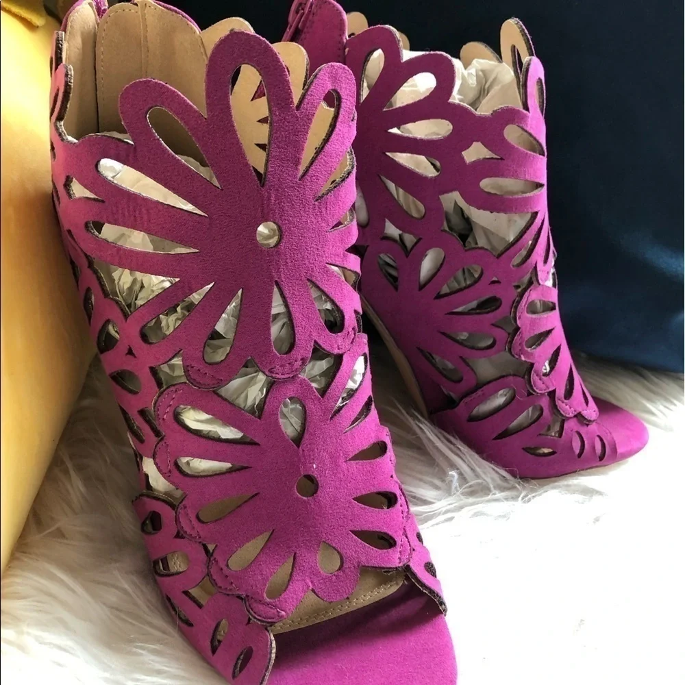 NWOT Liliana Putple Floral Heels